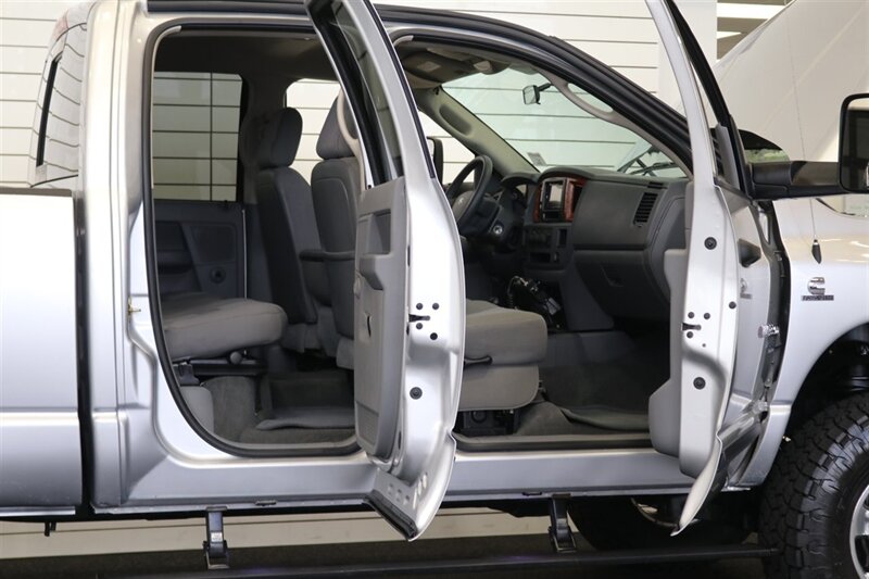 2006 Dodge Ram 3500 100% RUST FREE* 100% STOCK NEVER TUNED* NEW 3 "FABTEC LEVEL KIT W/BILSTEIN 5100s* NEW 35 "TOYO A/T III* NEW BRAKE CALIPERS-ROTORS-PADS-COOLANT FLUSH-BRAKE FLUID FLUSH-BELTS-AC SERVICE* DEALER SERVICED - Photo 47 - Portland, OR 97230