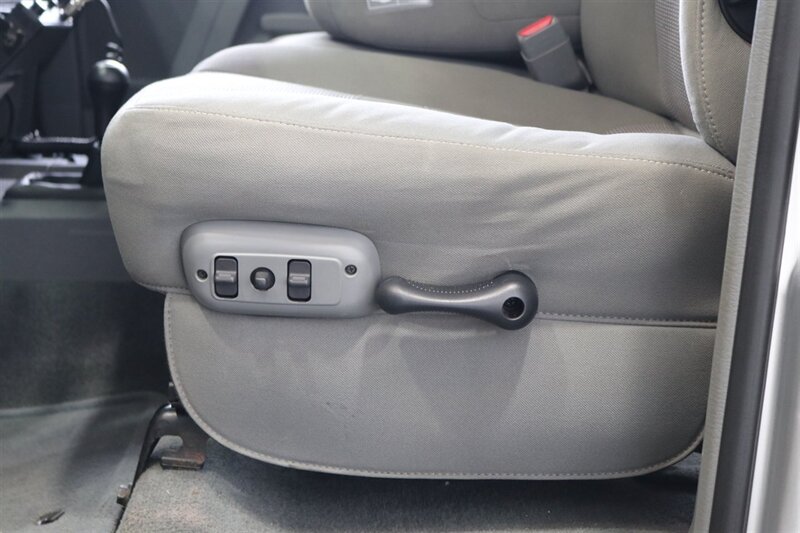 2006 Dodge Ram 3500 100% RUST FREE* 100% STOCK NEVER TUNED* NEW 3 "FABTEC LEVEL KIT W/BILSTEIN 5100s* NEW 35 "TOYO A/T III* NEW BRAKE CALIPERS-ROTORS-PADS-COOLANT FLUSH-BRAKE FLUID FLUSH-BELTS-AC SERVICE* DEALER SERVICED - Photo 66 - Portland, OR 97230