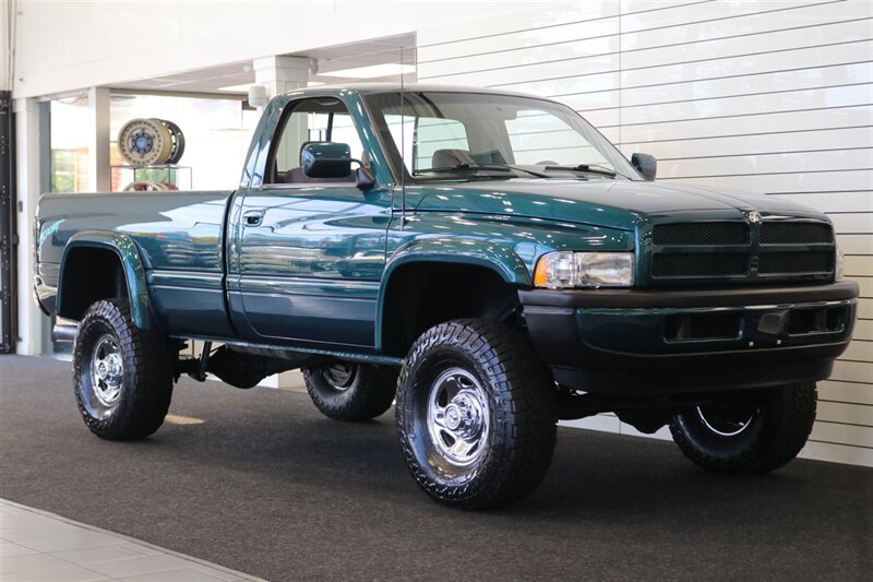 1995 Dodge Ram 2500 SLT Laramie 100% RUST FREE* NEW WINDOW OUT FULL REPAINT / BUFFED / WET SANDED / POLISHED* NEW 3 " LEVEL LIFT W/ BILSTEIN 5100s* NEW 35 " FALKEN A/T 4Ws* NEW FUEL PUMP - NEW LIFT PUMP - AC SERVICE - Photo 2 - Portland, OR 97230