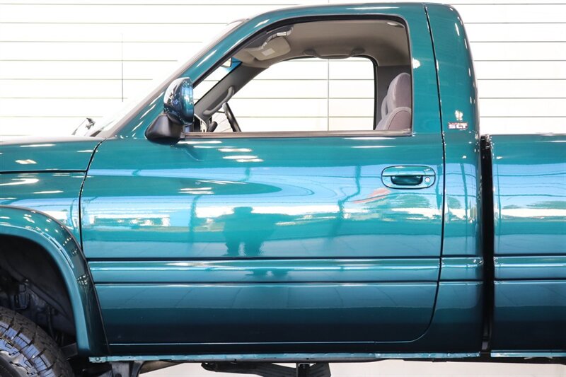 1995 Dodge Ram 2500 SLT Laramie 100% RUST FREE* NEW WINDOW OUT FULL REPAINT / BUFFED / WET SANDED / POLISHED* NEW 3 " LEVEL LIFT W/ BILSTEIN 5100s* NEW 35 " FALKEN A/T 4Ws* NEW FUEL PUMP - NEW LIFT PUMP - AC SERVICE - Photo 48 - Portland, OR 97230