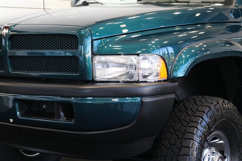 1995 Dodge Ram 2500 SLT Laramie 100% RUST FREE* NEW WINDOW OUT FULL REPAINT / BUFFED / WET SANDED / POLISHED* NEW 3 " LEVEL LIFT W/ BILSTEIN 5100s* NEW 35 " FALKEN A/T 4Ws* NEW FUEL PUMP - NEW LIFT PUMP - AC SERVICE - Photo 12 - Portland, OR 97230