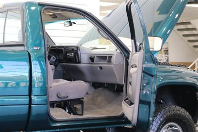 1995 Dodge Ram 2500 SLT Laramie 100% RUST FREE* NEW WINDOW OUT FULL REPAINT / BUFFED / WET SANDED / POLISHED* NEW 3 " LEVEL LIFT W/ BILSTEIN 5100s* NEW 35 " FALKEN A/T 4Ws* NEW FUEL PUMP - NEW LIFT PUMP - AC SERVICE - Photo 61 - Portland, OR 97230