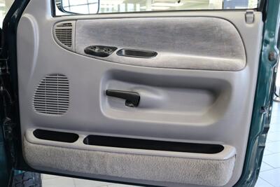1995 Dodge Ram 2500 SLT Laramie 100% RUST FREE* NEW WINDOW OUT FULL REPAINT / BUFFED / WET SANDED / POLISHED* NEW 3 " LEVEL LIFT W/ BILSTEIN 5100s* NEW 35 " FALKEN A/T 4Ws* NEW FUEL PUMP - NEW LIFT PUMP - AC SERVICE - Photo 67 - Portland, OR 97230