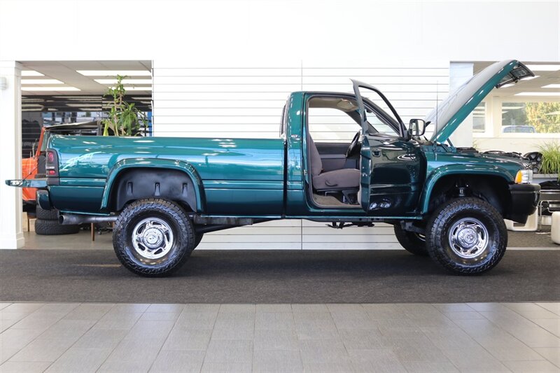1995 Dodge Ram 2500 SLT Laramie 100% RUST FREE* NEW WINDOW OUT FULL REPAINT / BUFFED / WET SANDED / POLISHED* NEW 3 " LEVEL LIFT W/ BILSTEIN 5100s* NEW 35 " FALKEN A/T 4Ws* NEW FUEL PUMP - NEW LIFT PUMP - AC SERVICE - Photo 11 - Portland, OR 97230