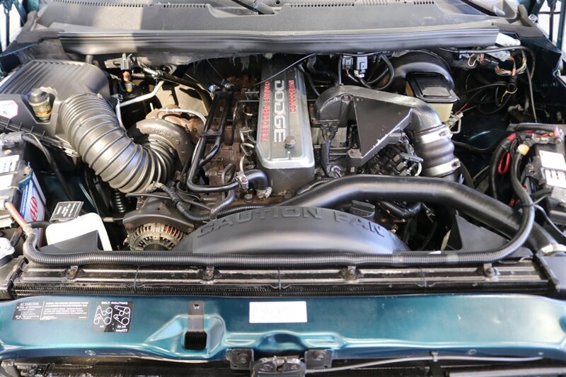 1995 Dodge Ram 2500 SLT Laramie 100% RUST FREE* NEW WINDOW OUT FULL REPAINT / BUFFED / WET SANDED / POLISHED* NEW 3 " LEVEL LIFT W/ BILSTEIN 5100s* NEW 35 " FALKEN A/T 4Ws* NEW FUEL PUMP - NEW LIFT PUMP - AC SERVICE - Photo 14 - Portland, OR 97230