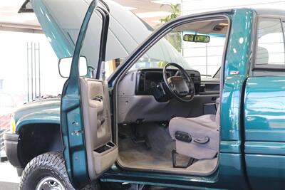 1995 Dodge Ram 2500 SLT Laramie 100% RUST FREE* NEW WINDOW OUT FULL REPAINT / BUFFED / WET SANDED / POLISHED* NEW 3 " LEVEL LIFT W/ BILSTEIN 5100s* NEW 35 " FALKEN A/T 4Ws* NEW FUEL PUMP - NEW LIFT PUMP - AC SERVICE - Photo 60 - Portland, OR 97230