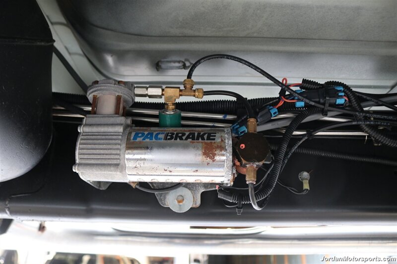 2003 Dodge Ram 3500 Laramie  1-OWNER* 100% RUST FREE* 5.9L LONG BED W/ 6-SPEED MANUAL TRANS* 82K ACTUAL MILES* PACBRAKE EXHAUST BRAKE* BANKS POWER PACKAGE* SPRAY IN BED LINER* REAR AIR BAGS* NEW BILSTEIN 5100 SERIES SHOCKS - Photo 31 - Portland, OR 97230