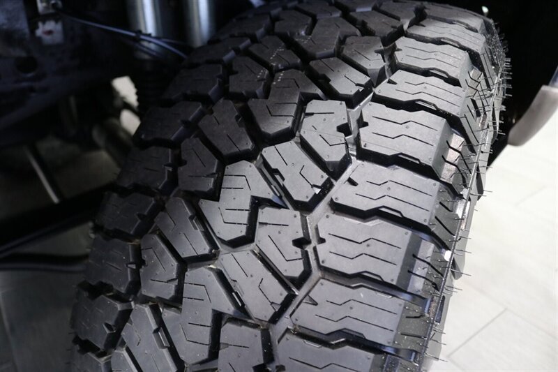 2002 Ford Excursion Limited  CALIFORNIA EXCURSION SINCE NEW* 100% RUST FREE* BILSTEIN LEVEL KIT W/BILSTEIN 5100 SHOCKS* NEW 35 " FALKEN A/T4w & 20 " METHOD WHEELS* ALL BOOKS & KEYS* FULLY SERVICED - Photo 59 - Portland, OR 97230