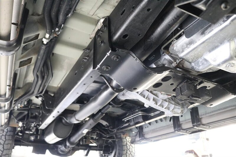 2002 Ford Excursion Limited  CALIFORNIA EXCURSION SINCE NEW* 100% RUST FREE* BILSTEIN LEVEL KIT W/BILSTEIN 5100 SHOCKS* NEW 35 " FALKEN A/T4w & 20 " METHOD WHEELS* ALL BOOKS & KEYS* FULLY SERVICED - Photo 23 - Portland, OR 97230