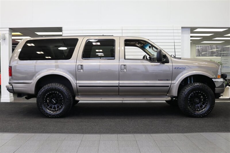 2002 Ford Excursion Limited  CALIFORNIA EXCURSION SINCE NEW* 100% RUST FREE* BILSTEIN LEVEL KIT W/BILSTEIN 5100 SHOCKS* NEW 35 " FALKEN A/T4w & 20 " METHOD WHEELS* ALL BOOKS & KEYS* FULLY SERVICED - Photo 5 - Portland, OR 97230