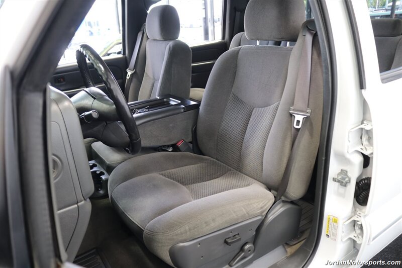 2007 Chevrolet Silverado 2500 LT1 LT1 4dr Crew Cab  2-OWNER* 0-RUST* NEVER HAD 5TH WHEEL OR GOOSENECK* LEVELED ON NEW 33 "BFG KO3 10-PLYs* 6-PASSENGER SEATING* FULL FRESH SERVICE* 52 GALLON TITAN FUEL TANK* ALL STOCK W/NO UPGRADES - Photo 16 - Portland, OR 97230