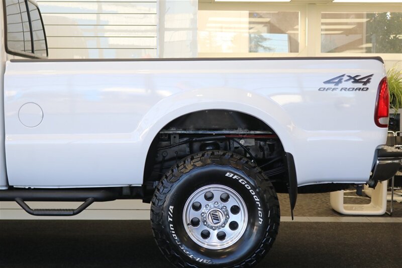 2001 Ford F-250 XLT  1-CALIFORNIA OWNER* 100% RUST FREE* NEW 35 " BFGK KO3-16 " PRO COMPS-3 "LEVEL KIT-FOX & BILSTEINS* ON BOARD COMPRESSOR W-AIR LIFT BAGS* LINEX BED LINER* FULLY SERVICED W/ ALL RECORDS - Photo 60 - Portland, OR 97230