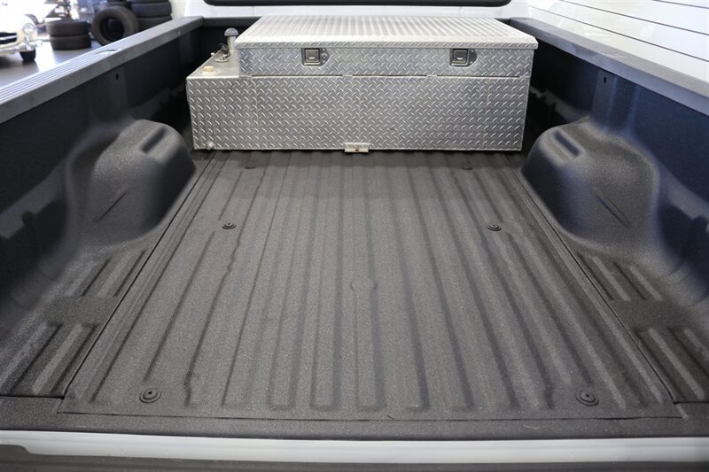 2001 Ford F-250 XLT  1-CALIFORNIA OWNER* 100% RUST FREE* NEW 35 " BFGK KO3-16 " PRO COMPS-3 "LEVEL KIT-FOX & BILSTEINS* ON BOARD COMPRESSOR W-AIR LIFT BAGS* LINEX BED LINER* FULLY SERVICED W/ ALL RECORDS - Photo 52 - Portland, OR 97230