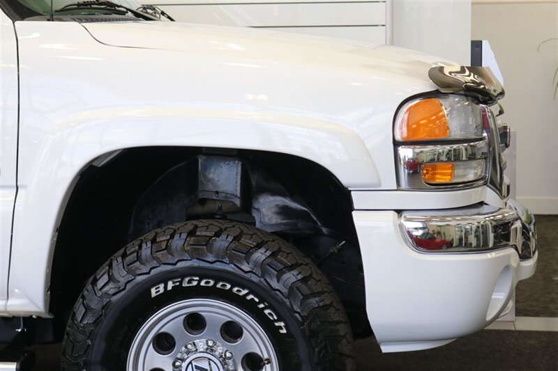 2006 GMC Sierra 3500 LONG BED* 2-OWNER* 100% RUST FREE* 6-PASSENGER SEATING* LEVELED ON NEW 33 " BFG KO3s & NEW 16 "PRO COMPS* GOOSNECK* SPRAY IN BED LINER* FRESH FULL SERVICE - Photo 47 - Portland, OR 97230