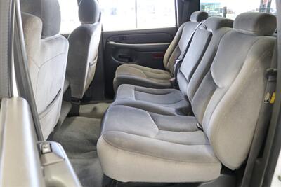 2006 GMC Sierra 3500 LONG BED* 2-OWNER* 100% RUST FREE* 6-PASSENGER SEATING* LEVELED ON NEW 33 " BFG KO3s & NEW 16 "PRO COMPS* GOOSNECK* SPRAY IN BED LINER* FRESH FULL SERVICE - Photo 18 - Portland, OR 97230