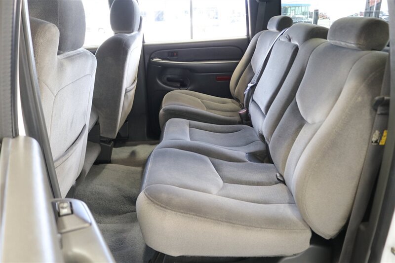 2006 GMC Sierra 3500 LONG BED* 2-OWNER* 100% RUST FREE* 6-PASSENGER SEATING* LEVELED ON NEW 33 " BFG KO3s & NEW 16 "PRO COMPS* GOOSNECK* SPRAY IN BED LINER* FRESH FULL SERVICE - Photo 18 - Portland, OR 97230