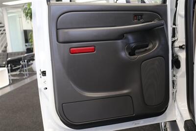 2006 GMC Sierra 3500 LONG BED* 2-OWNER* 100% RUST FREE* 6-PASSENGER SEATING* LEVELED ON NEW 33 " BFG KO3s & NEW 16 "PRO COMPS* GOOSNECK* SPRAY IN BED LINER* FRESH FULL SERVICE - Photo 64 - Portland, OR 97230