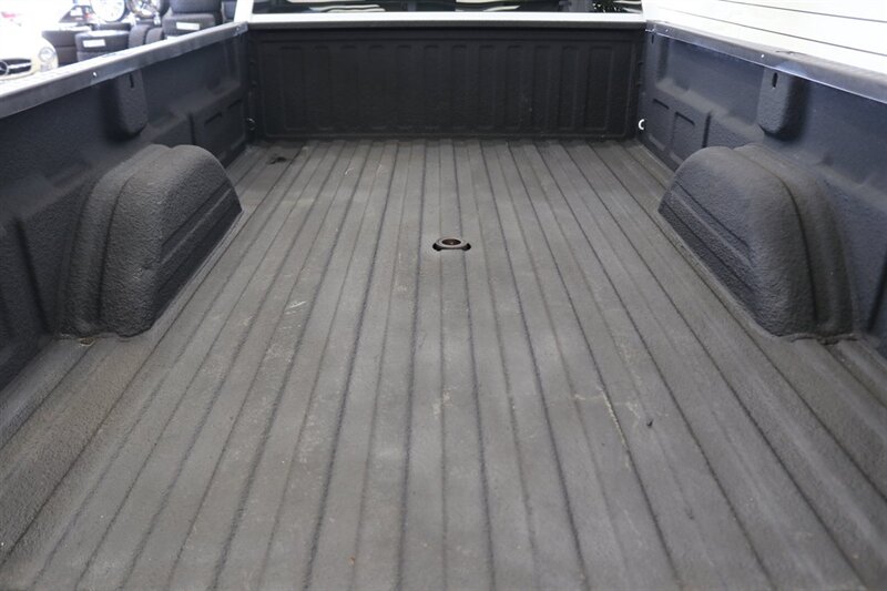 2006 GMC Sierra 3500 LONG BED* 2-OWNER* 100% RUST FREE* 6-PASSENGER SEATING* LEVELED ON NEW 33 " BFG KO3s & NEW 16 "PRO COMPS* GOOSNECK* SPRAY IN BED LINER* FRESH FULL SERVICE - Photo 42 - Portland, OR 97230