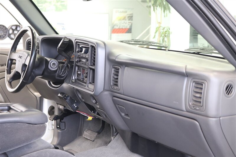 2006 GMC Sierra 3500 LONG BED* 2-OWNER* 100% RUST FREE* 6-PASSENGER SEATING* LEVELED ON NEW 33 " BFG KO3s & NEW 16 "PRO COMPS* GOOSNECK* SPRAY IN BED LINER* FRESH FULL SERVICE - Photo 82 - Portland, OR 97230