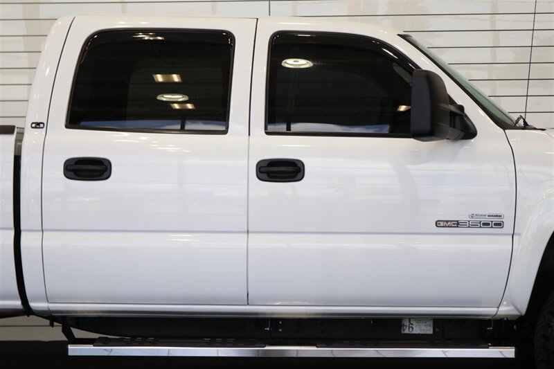 2006 GMC Sierra 3500 LONG BED* 2-OWNER* 100% RUST FREE* 6-PASSENGER SEATING* LEVELED ON NEW 33 " BFG KO3s & NEW 16 "PRO COMPS* GOOSNECK* SPRAY IN BED LINER* FRESH FULL SERVICE - Photo 49 - Portland, OR 97230