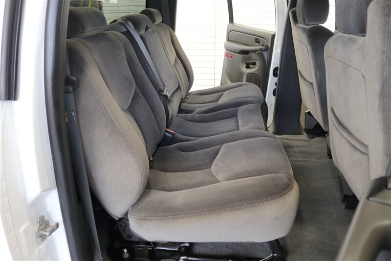 2006 GMC Sierra 3500 LONG BED* 2-OWNER* 100% RUST FREE* 6-PASSENGER SEATING* LEVELED ON NEW 33 " BFG KO3s & NEW 16 "PRO COMPS* GOOSNECK* SPRAY IN BED LINER* FRESH FULL SERVICE - Photo 78 - Portland, OR 97230