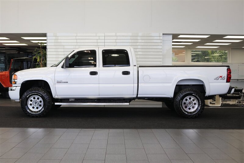 2006 GMC Sierra 3500 LONG BED* 2-OWNER* 100% RUST FREE* 6-PASSENGER SEATING* LEVELED ON NEW 33 " BFG KO3s & NEW 16 "PRO COMPS* GOOSNECK* SPRAY IN BED LINER* FRESH FULL SERVICE - Photo 4 - Portland, OR 97230