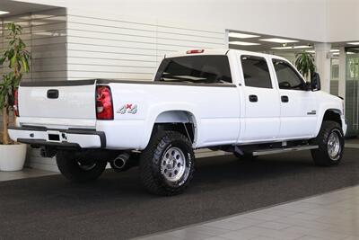 2006 GMC Sierra 3500 LONG BED* 2-OWNER* 100% RUST FREE* 6-PASSENGER SEATING* LEVELED ON NEW 33 " BFG KO3s & NEW 16 "PRO COMPS* GOOSNECK* SPRAY IN BED LINER* FRESH FULL SERVICE - Photo 7 - Portland, OR 97230