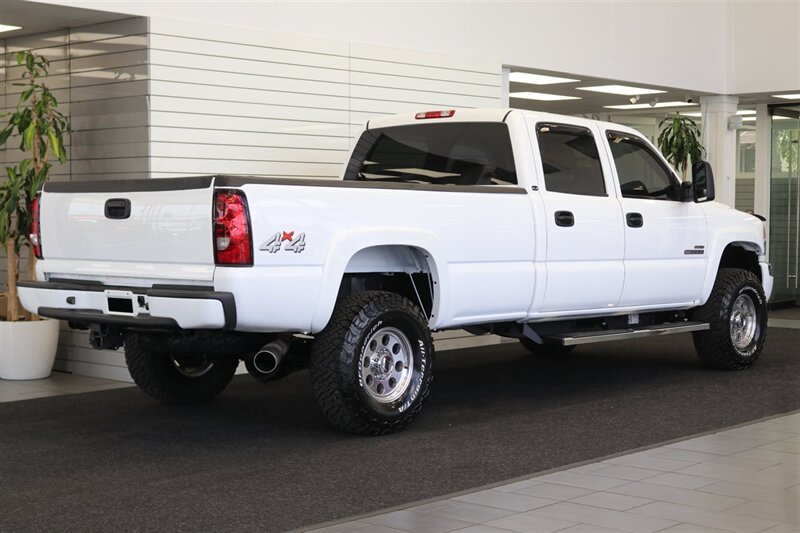 2006 GMC Sierra 3500 LONG BED* 2-OWNER* 100% RUST FREE* 6-PASSENGER SEATING* LEVELED ON NEW 33 " BFG KO3s & NEW 16 "PRO COMPS* GOOSNECK* SPRAY IN BED LINER* FRESH FULL SERVICE - Photo 7 - Portland, OR 97230