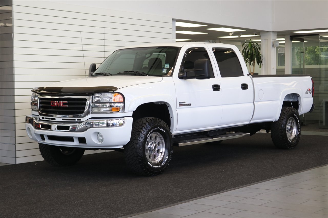 2006 GMC Sierra 3500  LONG BED* 2-OWNER* 100% RUST FREE* 6-PASSENGER SEATING* LEVELED ON NEW 33 " BFG KO3s & NEW 16 "PRO COMPS* GOOSNECK* SPRAY IN BED LINER* FRESH FULL SERVICE - Photo 1 - Portland, OR 97230