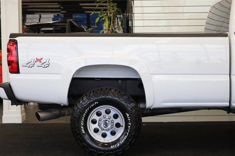 2006 GMC Sierra 3500 LONG BED* 2-OWNER* 100% RUST FREE* 6-PASSENGER SEATING* LEVELED ON NEW 33 " BFG KO3s & NEW 16 "PRO COMPS* GOOSNECK* SPRAY IN BED LINER* FRESH FULL SERVICE - Photo 51 - Portland, OR 97230