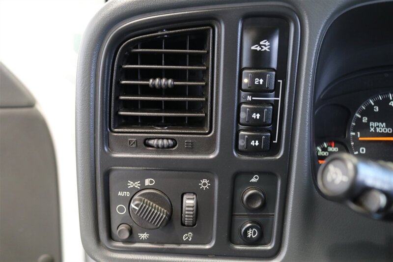 2006 GMC Sierra 3500 LONG BED* 2-OWNER* 100% RUST FREE* 6-PASSENGER SEATING* LEVELED ON NEW 33 " BFG KO3s & NEW 16 "PRO COMPS* GOOSNECK* SPRAY IN BED LINER* FRESH FULL SERVICE - Photo 87 - Portland, OR 97230