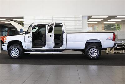 2006 GMC Sierra 3500 LONG BED* 2-OWNER* 100% RUST FREE* 6-PASSENGER SEATING* LEVELED ON NEW 33 " BFG KO3s & NEW 16 "PRO COMPS* GOOSNECK* SPRAY IN BED LINER* FRESH FULL SERVICE - Photo 10 - Portland, OR 97230