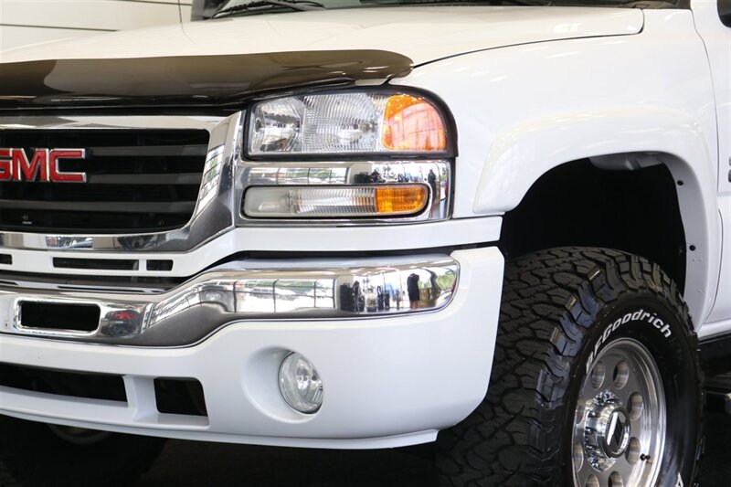 2006 GMC Sierra 3500 LONG BED* 2-OWNER* 100% RUST FREE* 6-PASSENGER SEATING* LEVELED ON NEW 33 " BFG KO3s & NEW 16 "PRO COMPS* GOOSNECK* SPRAY IN BED LINER* FRESH FULL SERVICE - Photo 12 - Portland, OR 97230