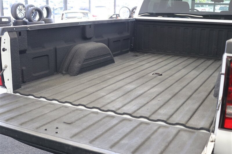 2006 GMC Sierra 3500 LONG BED* 2-OWNER* 100% RUST FREE* 6-PASSENGER SEATING* LEVELED ON NEW 33 " BFG KO3s & NEW 16 "PRO COMPS* GOOSNECK* SPRAY IN BED LINER* FRESH FULL SERVICE - Photo 41 - Portland, OR 97230