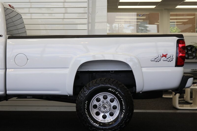 2006 GMC Sierra 3500 LONG BED* 2-OWNER* 100% RUST FREE* 6-PASSENGER SEATING* LEVELED ON NEW 33 " BFG KO3s & NEW 16 "PRO COMPS* GOOSNECK* SPRAY IN BED LINER* FRESH FULL SERVICE - Photo 50 - Portland, OR 97230