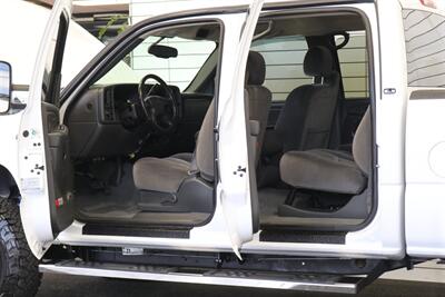 2006 GMC Sierra 3500 LONG BED* 2-OWNER* 100% RUST FREE* 6-PASSENGER SEATING* LEVELED ON NEW 33 " BFG KO3s & NEW 16 "PRO COMPS* GOOSNECK* SPRAY IN BED LINER* FRESH FULL SERVICE - Photo 56 - Portland, OR 97230