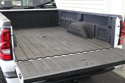 2006 GMC Sierra 3500 LONG BED* 2-OWNER* 100% RUST FREE* 6-PASSENGER SEATING* LEVELED ON NEW 33 " BFG KO3s & NEW 16 "PRO COMPS* GOOSNECK* SPRAY IN BED LINER* FRESH FULL SERVICE - Photo 40 - Portland, OR 97230