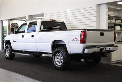 2006 GMC Sierra 3500 LONG BED* 2-OWNER* 100% RUST FREE* 6-PASSENGER SEATING* LEVELED ON NEW 33 " BFG KO3s & NEW 16 "PRO COMPS* GOOSNECK* SPRAY IN BED LINER* FRESH FULL SERVICE - Photo 6 - Portland, OR 97230