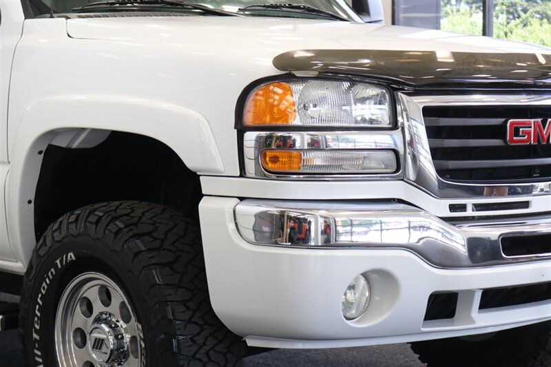 2006 GMC Sierra 3500 LONG BED* 2-OWNER* 100% RUST FREE* 6-PASSENGER SEATING* LEVELED ON NEW 33 " BFG KO3s & NEW 16 "PRO COMPS* GOOSNECK* SPRAY IN BED LINER* FRESH FULL SERVICE - Photo 13 - Portland, OR 97230