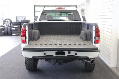 2006 GMC Sierra 3500 LONG BED* 2-OWNER* 100% RUST FREE* 6-PASSENGER SEATING* LEVELED ON NEW 33 " BFG KO3s & NEW 16 "PRO COMPS* GOOSNECK* SPRAY IN BED LINER* FRESH FULL SERVICE - Photo 15 - Portland, OR 97230