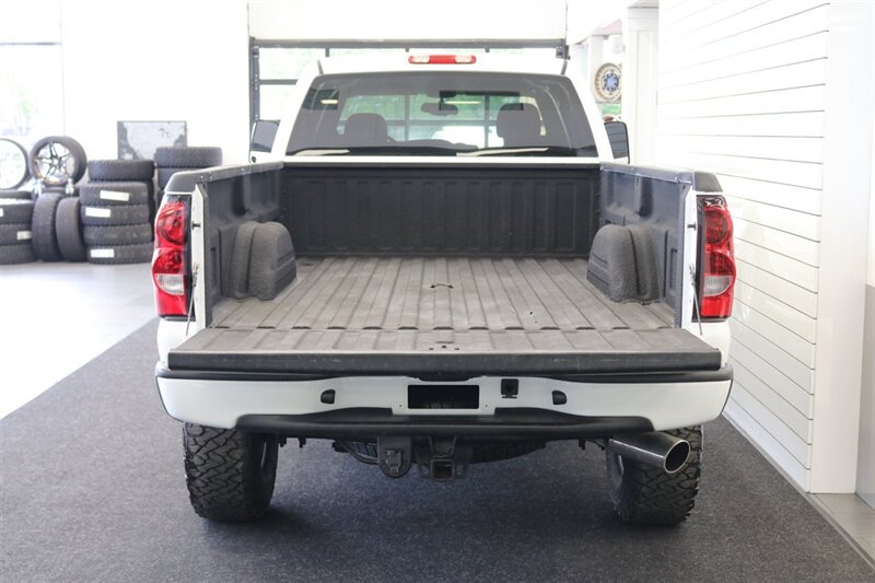 2006 GMC Sierra 3500 LONG BED* 2-OWNER* 100% RUST FREE* 6-PASSENGER SEATING* LEVELED ON NEW 33 " BFG KO3s & NEW 16 "PRO COMPS* GOOSNECK* SPRAY IN BED LINER* FRESH FULL SERVICE - Photo 15 - Portland, OR 97230