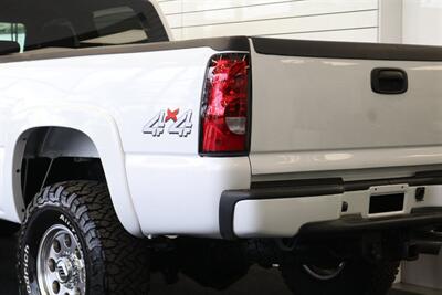 2006 GMC Sierra 3500 LONG BED* 2-OWNER* 100% RUST FREE* 6-PASSENGER SEATING* LEVELED ON NEW 33 " BFG KO3s & NEW 16 "PRO COMPS* GOOSNECK* SPRAY IN BED LINER* FRESH FULL SERVICE - Photo 39 - Portland, OR 97230