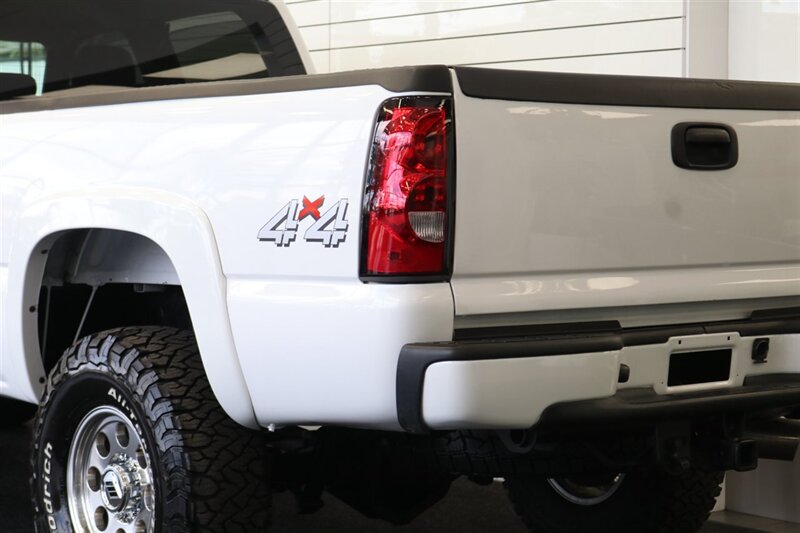 2006 GMC Sierra 3500 LONG BED* 2-OWNER* 100% RUST FREE* 6-PASSENGER SEATING* LEVELED ON NEW 33 " BFG KO3s & NEW 16 "PRO COMPS* GOOSNECK* SPRAY IN BED LINER* FRESH FULL SERVICE - Photo 39 - Portland, OR 97230