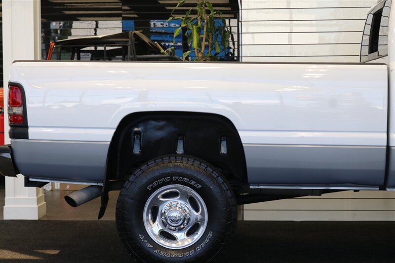 2000 Dodge Ram 2500 SLT  1-OWNER* 100% RUST FREE* NEVER HAD 5TH WHEEL OR GOSENECK* 0-ACCIDENTS* MINT CONDITION* NEW 33 " TOYO A/Ts 10-PLYS* FULLY SERVICED* NEVER BEEN MODIFIED - TUNED* ALL BOOKS & KEYS* LINEX BED LINE - Photo 57 - Portland, OR 97230