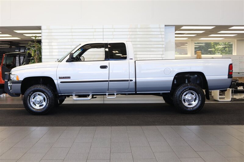 2000 Dodge Ram 2500 SLT  1-OWNER* 100% RUST FREE* NEVER HAD 5TH WHEEL OR GOSENECK* 0-ACCIDENTS* MINT CONDITION* NEW 33 " TOYO A/Ts 10-PLYS* FULLY SERVICED* NEVER BEEN MODIFIED - TUNED* ALL BOOKS & KEYS* LINEX BED LINE - Photo 4 - Portland, OR 97230