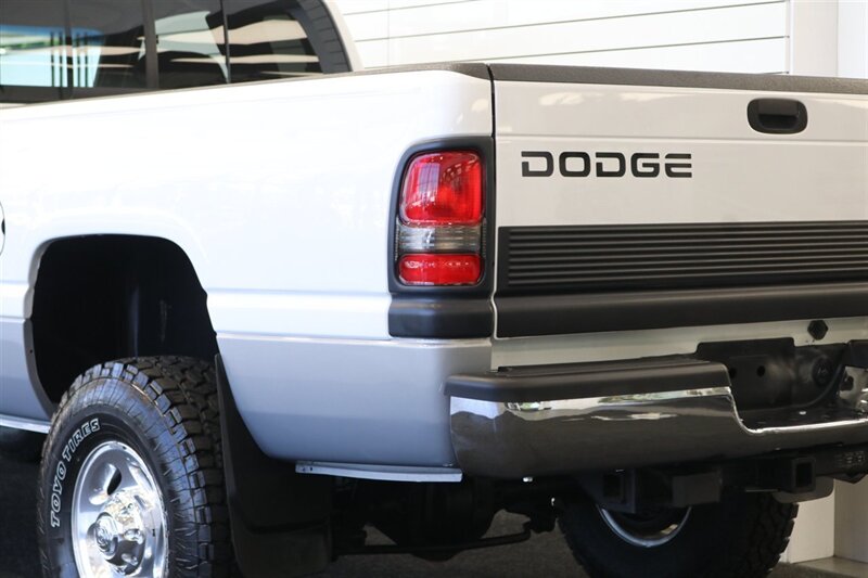 2000 Dodge Ram 2500 SLT  1-OWNER* 100% RUST FREE* NEVER HAD 5TH WHEEL OR GOSENECK* 0-ACCIDENTS* MINT CONDITION* NEW 33 " TOYO A/Ts 10-PLYS* FULLY SERVICED* NEVER BEEN MODIFIED - TUNED* ALL BOOKS & KEYS* LINEX BED LINE - Photo 45 - Portland, OR 97230