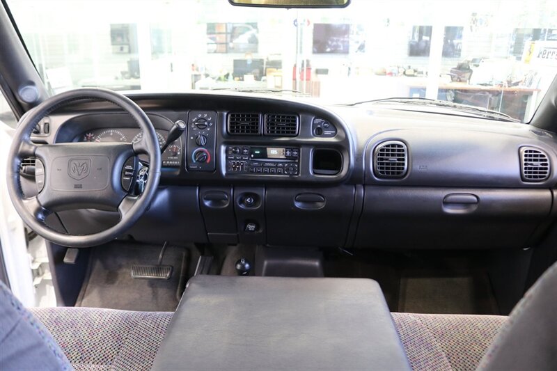 2000 Dodge Ram 2500 SLT  1-OWNER* 100% RUST FREE* NEVER HAD 5TH WHEEL OR GOSENECK* 0-ACCIDENTS* MINT CONDITION* NEW 33 " TOYO A/Ts 10-PLYS* FULLY SERVICED* NEVER BEEN MODIFIED - TUNED* ALL BOOKS & KEYS* LINEX BED LINE - Photo 19 - Portland, OR 97230