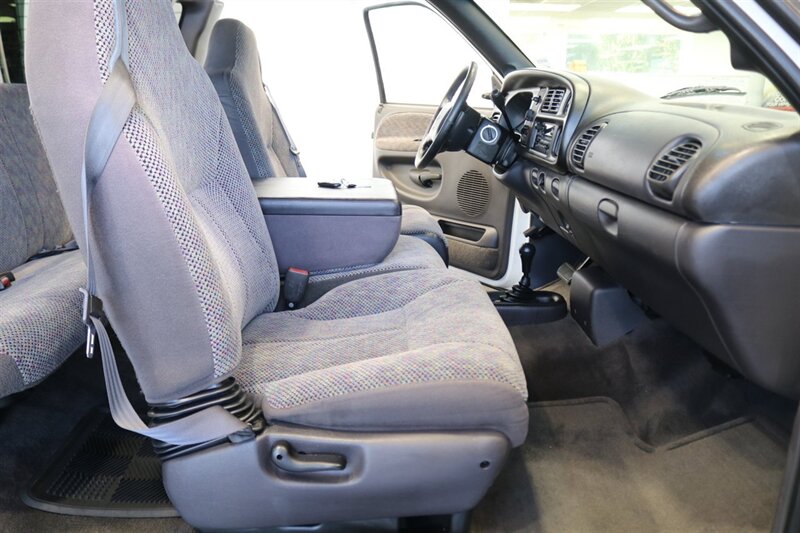 2000 Dodge Ram 2500 SLT  1-OWNER* 100% RUST FREE* NEVER HAD 5TH WHEEL OR GOSENECK* 0-ACCIDENTS* MINT CONDITION* NEW 33 " TOYO A/Ts 10-PLYS* FULLY SERVICED* NEVER BEEN MODIFIED - TUNED* ALL BOOKS & KEYS* LINEX BED LINE - Photo 79 - Portland, OR 97230