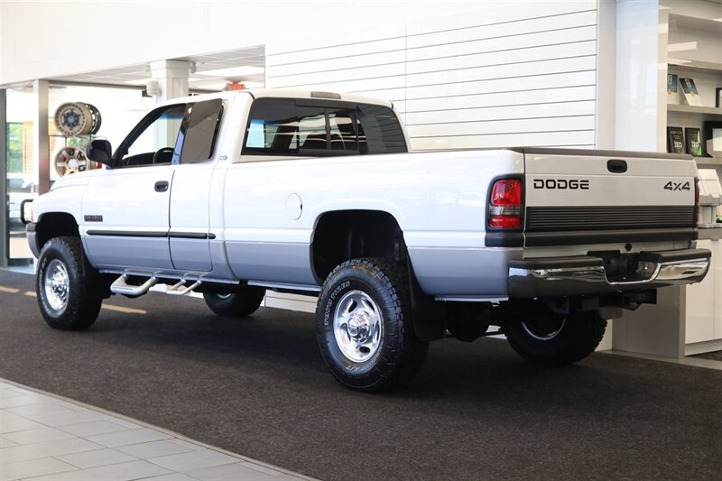 2000 Dodge Ram 2500 SLT  1-OWNER* 100% RUST FREE* NEVER HAD 5TH WHEEL OR GOSENECK* 0-ACCIDENTS* MINT CONDITION* NEW 33 " TOYO A/Ts 10-PLYS* FULLY SERVICED* NEVER BEEN MODIFIED - TUNED* ALL BOOKS & KEYS* LINEX BED LINE - Photo 6 - Portland, OR 97230