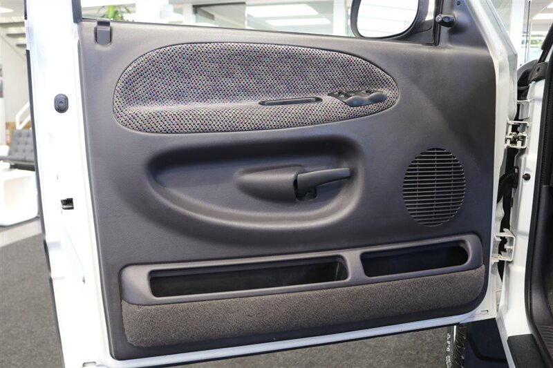 2000 Dodge Ram 2500 SLT  1-OWNER* 100% RUST FREE* NEVER HAD 5TH WHEEL OR GOSENECK* 0-ACCIDENTS* MINT CONDITION* NEW 33 " TOYO A/Ts 10-PLYS* FULLY SERVICED* NEVER BEEN MODIFIED - TUNED* ALL BOOKS & KEYS* LINEX BED LINE - Photo 68 - Portland, OR 97230